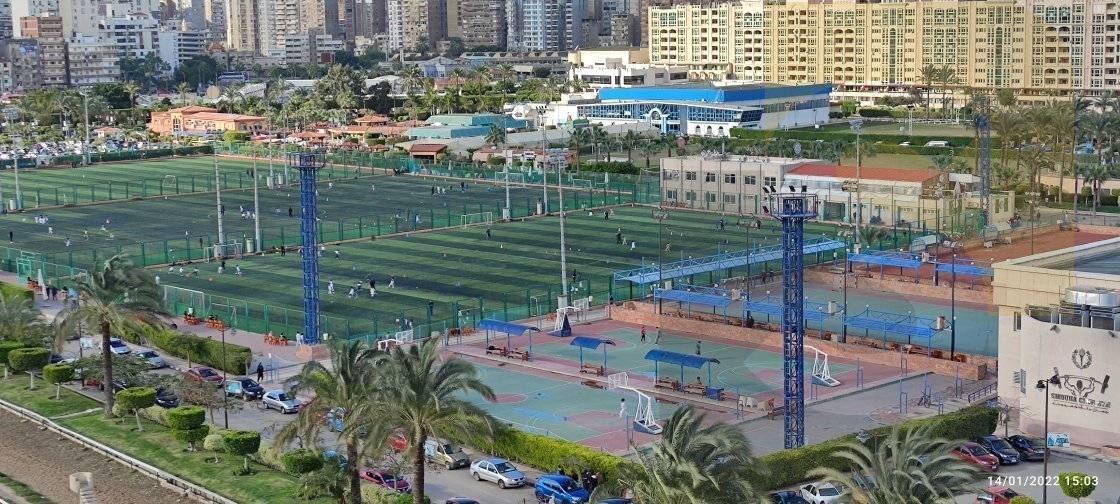 واجهة مشروع سموحة جراند فيو المطلة على النادي